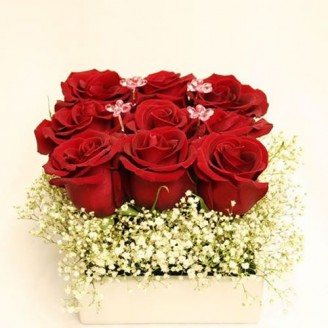 Arrangement of roses in wooden box Online flower delivery in Jaipur Delivery Jaipur, Rajasthan